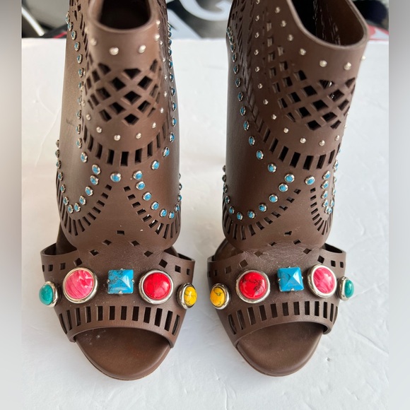 Gucci Lika Laser Cut Studded Heels - Picture 4 of 13